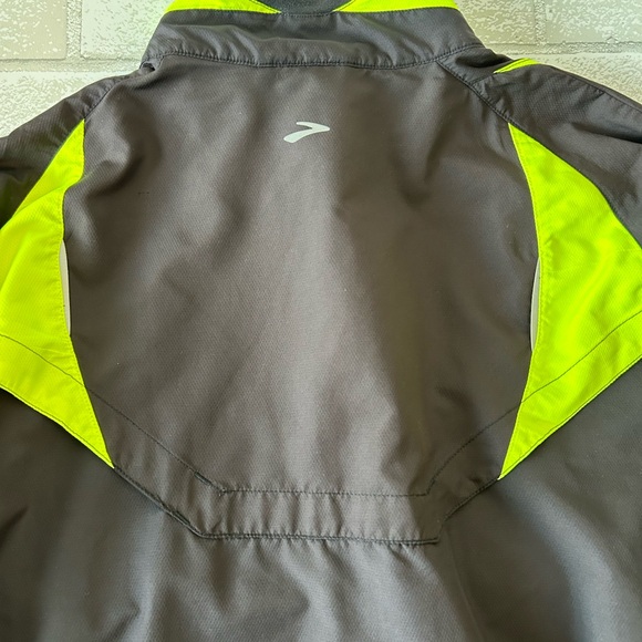 Brooks Windbreaker Jacket - Picture 4 of 5